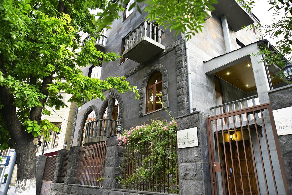 Saryan Hotel Ereván Exterior foto