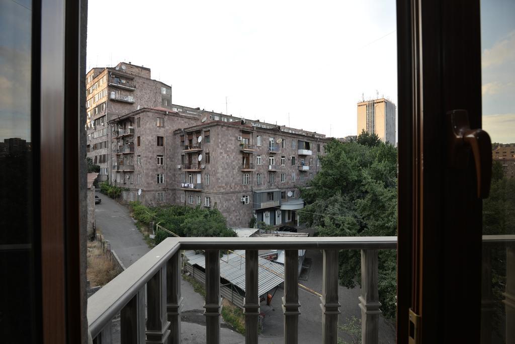 Saryan Hotel Ereván Exterior foto
